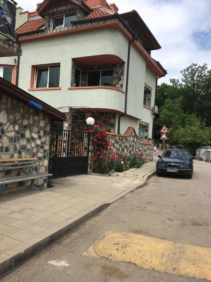 Апартамент За Гости "Момчил" Sófia Exterior foto