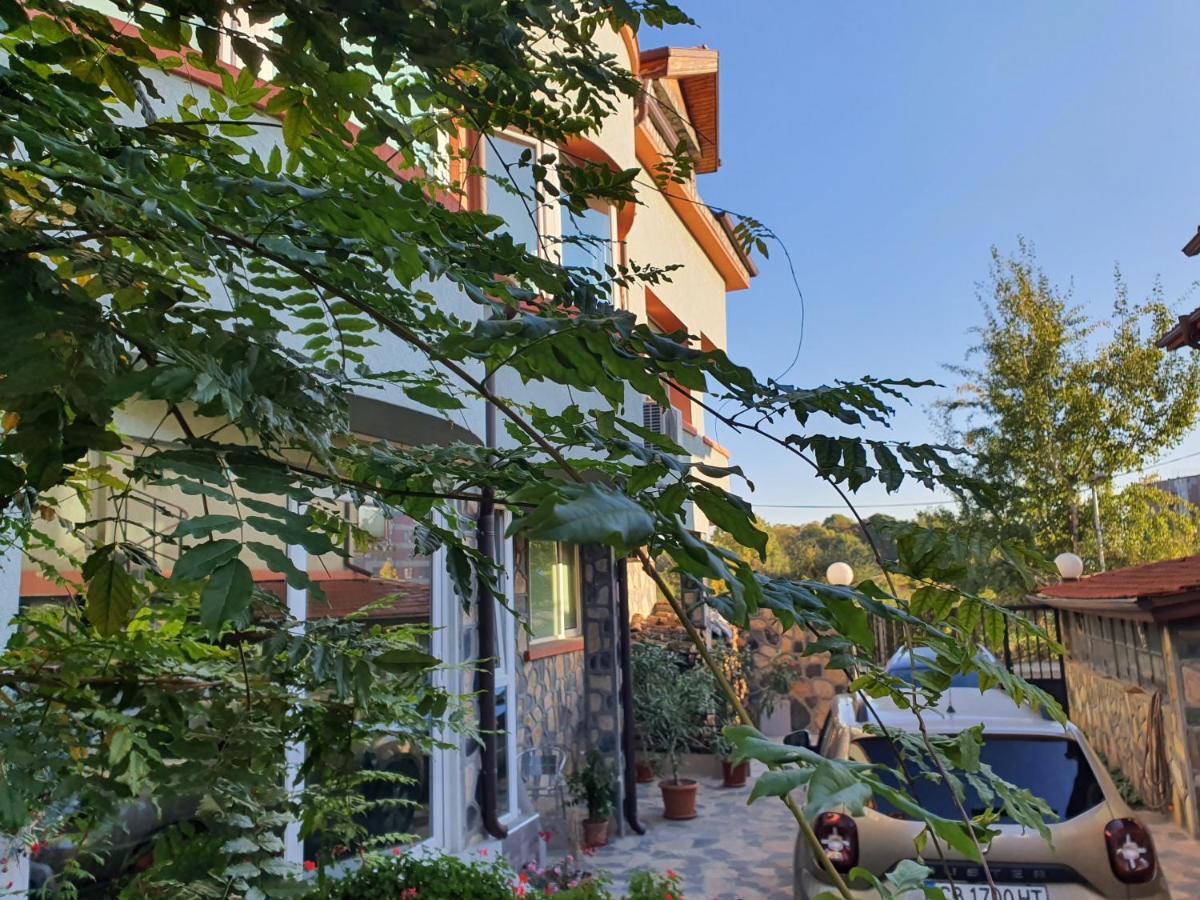 Апартамент За Гости "Момчил" Sófia Exterior foto